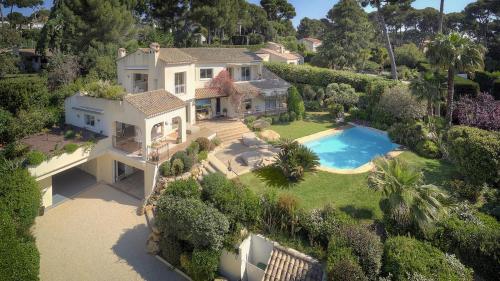FRGK Villa Claude Juan-les-Pins Luxury Stay with Pool & Ultra-Fast Wi-Fi in Trois Moulins