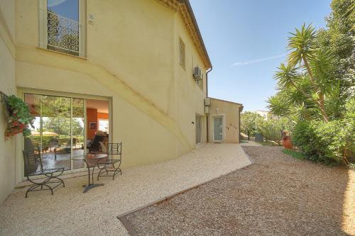 FRGK Villa Claude Juan-les-Pins Luxury Stay with Pool & Ultra-Fast Wi-Fi in Trois Moulins