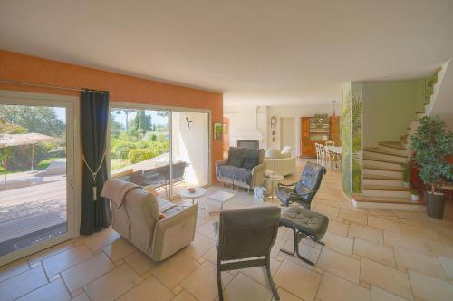 FRGK Villa Claude Juan-les-Pins Luxury Stay with Pool & Ultra-Fast Wi-Fi in Trois Moulins