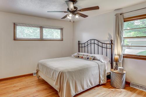 Fenced Yard & Patio! Shawnee Getaway 2 Mi to Dtwn in 멜리암 (KS)