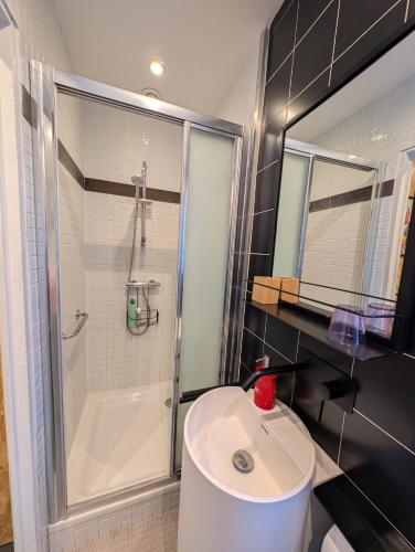 Studio cosy avec jardin et clim - proche Paris in Свети-Мор-Де-Фосе