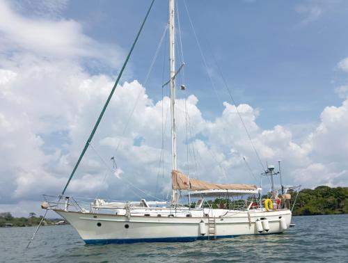 Velero en la Bahia in Portobelo