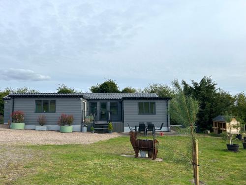 POPPY LUXURY LARGE LODGE Sleeps 8 at Fairview Farm, Ravenshead, Nottingham Near Sherwood Forest, Dog Friendly, Farm Stay great for wedding groups, families, Hen Do's,Corporate Events and Retreats for friends gatherings with amazing views gîte à louer Blidworth