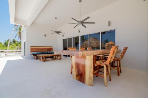 Iekārtas, Blue Breeze Belize in Ambergris Kaje