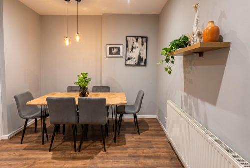 Facilities, Stylish Three Bedroom Townhouse in Pemberton, Wigan in Wigan