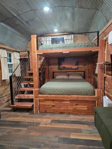 Cozy 1-BR Cabin with Kid's Loft & Hot Tub on Buffalo Farm