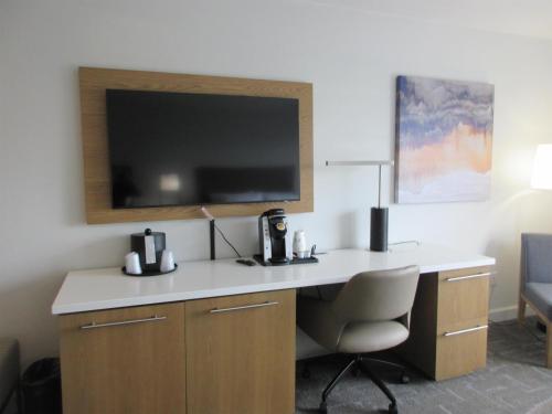 Holiday Inn Express Hotel & Suites Houston-Downtown Convention Center an IHG Hotel - image 34