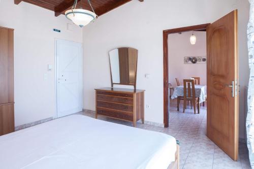Peristeri 1 Bd Apt w Balcony and View - image 3