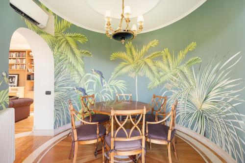 Vintage Penthouse with Panoramic St Peter View in Flaminio