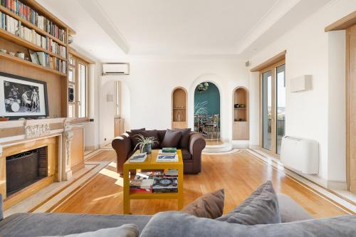 Vintage Penthouse with Panoramic St Peter View in Flaminio
