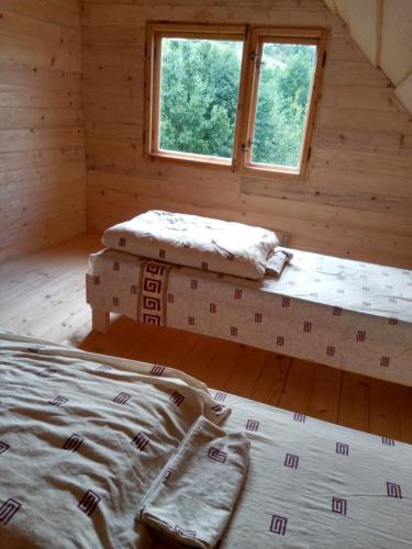 2 twin beds