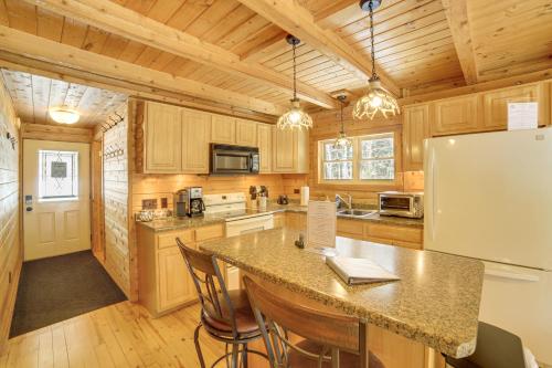 1/4 Mi to Hiawatha Forest Trails! Outdoor Retreat in Munising Township (MI)