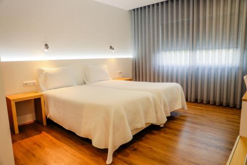 2 twin beds, 1 sofa bed