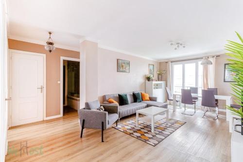 WeHost - Girard - Appartement T4 - 6 personnes - Balcon + Parking
