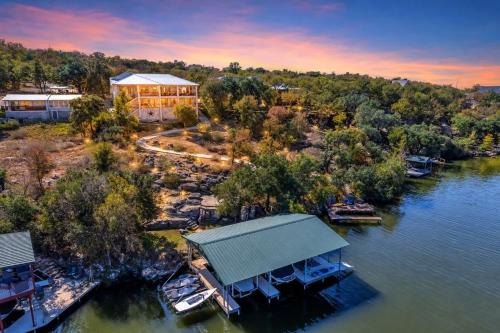 Lake Marble Falls on The Rocks and Concierge Service in Marble Falls, USA