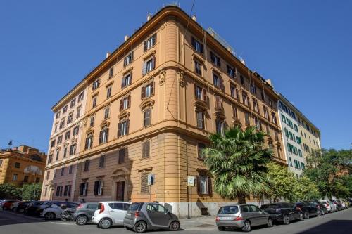 Exterior view, Maison Colonna - Grand Colosseum in Celio
