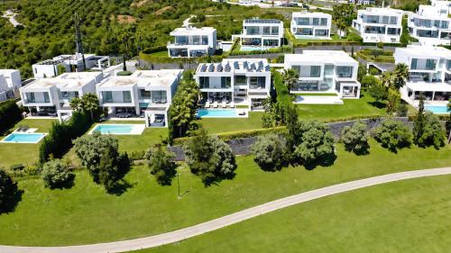 3300 Casa Senses