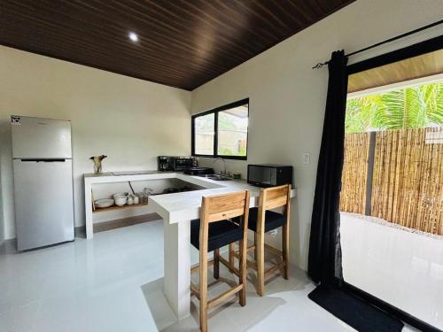 Casa Blanca avec piscine privée (Casa Blanca avec piscine privee) in La Garita Nueva