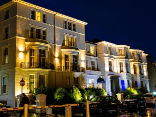 The Carlton Hotel – khách sạn tại Folkestone