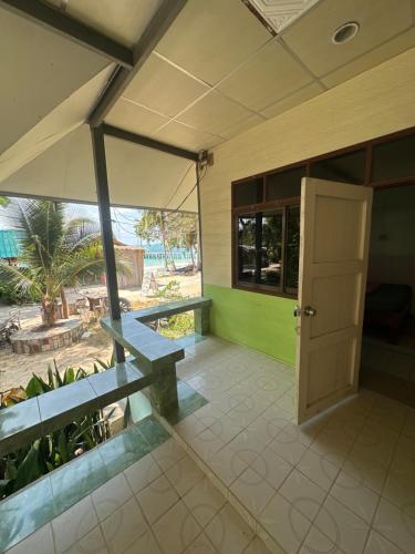 Lungwang beach house in Ao Cho