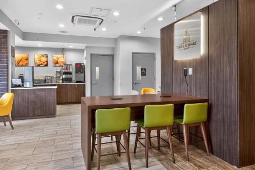 Essen und Erfrischungen, Times Square West Hotel, BW Signature Collection in New York (NY)