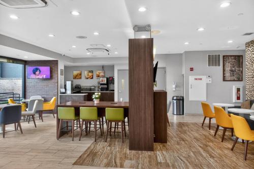 Comfort Inn Midtown West - image 18