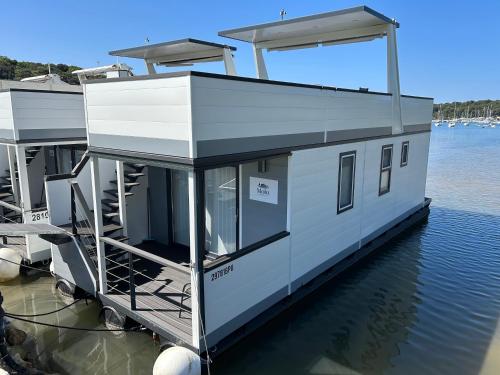 MOLO - Floating House Pula – khách sạn tại Verudela