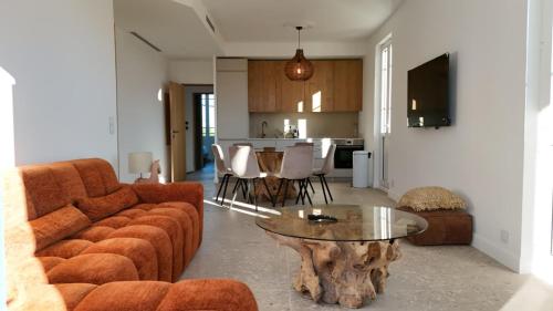 Superbe Appartement 4 pieces dans Villa de charme renovee proche plages et centre ville d'Antibes, C in Maure