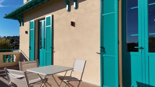 Superbe Appartement 4 pieces dans Villa de charme renovee proche plages et centre ville d'Antibes, C in Maure