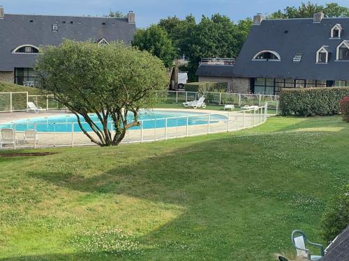 GOLF La BAULE 44 – khách sạn tại Saint-Andre-des-Eaux