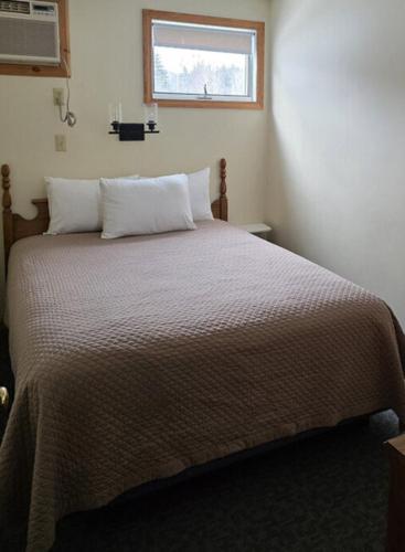 Wilson Lake Inn - image 42
