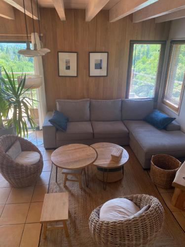 Grand Chalet Cévennes avec vue sur lac de Villefort (Grand Chalet Cevennes avec vue sur lac de Villefort) in 普雷旺謝爾
