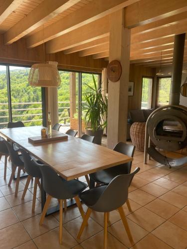 Grand Chalet Cévennes avec vue sur lac de Villefort (Grand Chalet Cevennes avec vue sur lac de Villefort) in 普雷旺謝爾