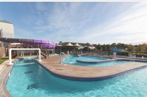 Water park, Caravan Sleeps 5 - Decking Parking Pet Friendly in Marton