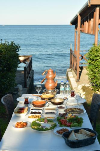 Restorāns, Pasha Tatil Köyü (Pasha Tatil Koyu) in Darica