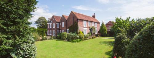 . Newtown House Hotel