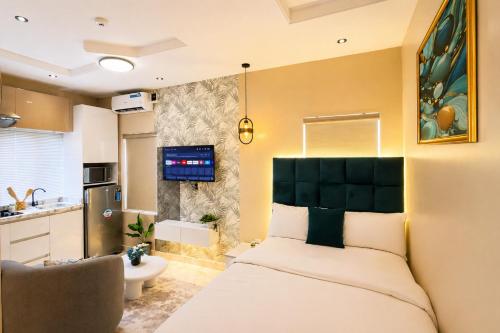 Happy Lodge Shortlets & Suites Freedom Way Lekki phase 1 - image 5