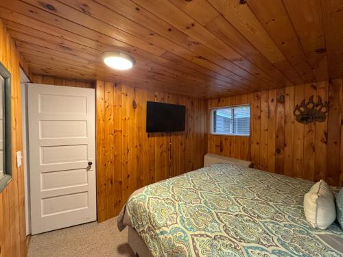 2 bedrooms, 3 beds