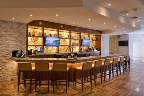 Bar/lounge, DoubleTree by Hilton Orlando East - UCF Area in University of Central Florida