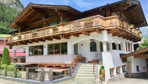 Appartements "Da Zillertaler und die Geigerin" – khách sạn tại Burgstall
