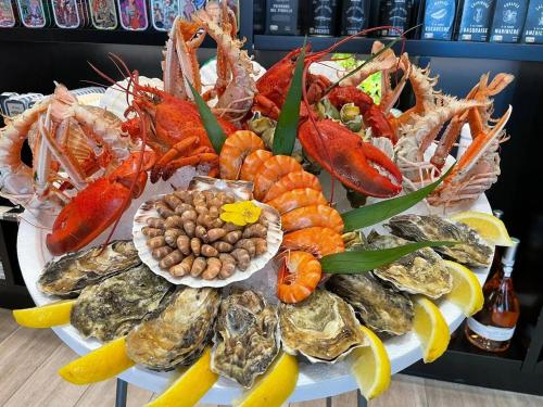 ที่เที่ยวใกล้ที่พัก, T2 proche du port - vue sur la mer in กาบูร์ก