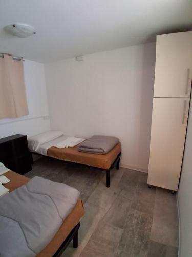 2 bedrooms, 3 beds