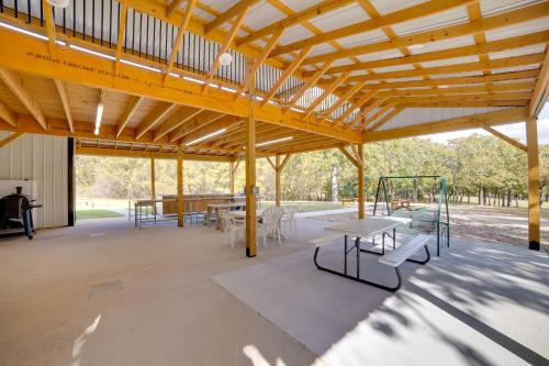 On-Site Dock & Ramp: 3-Unit Escape on Lake Fork! in Gantera