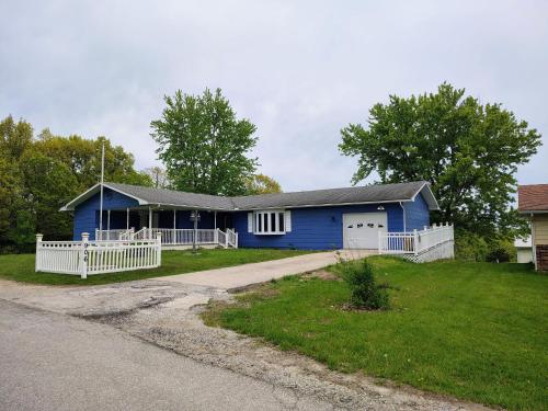 spacious 5-bedroom home in milan mo