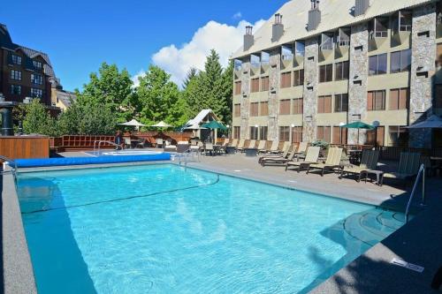 마운틴 사이드 호텔 휘슬러 바이 이그제큐티브 (Mountain Side Hotel Whistler by Executive) in 휘슬러 (BC)
