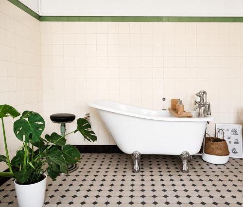Bathroom, Chambre dans villa privee, charme et confort proche Velodrome & plages - Parking prive in Mazargues