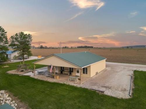 The Goose Cabin. 5 Cabin Missouri River Compound. Sleeps 30. Reunions and Retreats