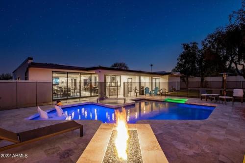Phoenix 4 Bedroom Home with Pool and Golf Cart Near Scottsdale – khách sạn tại Bắc Phoenix