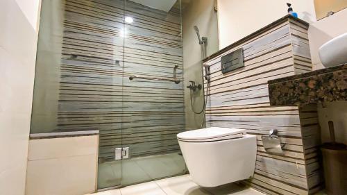 Gold Crest Dha Phase 4 Maison Noir City View 2 Bed Furnished Hotel Apartments Lahore - image 8