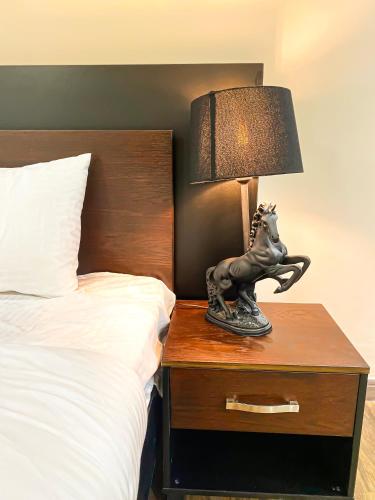Gold Crest Dha Phase 4 Maison Noir City View 2 Bed Furnished Hotel Apartments Lahore - image 6